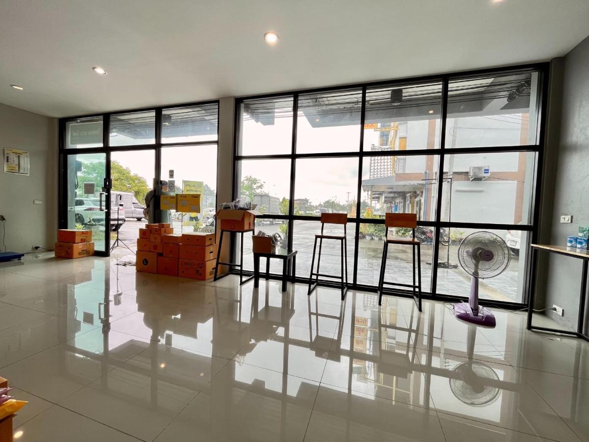 Life Hotel Rong Khun Ban Mai  Exteriör bild