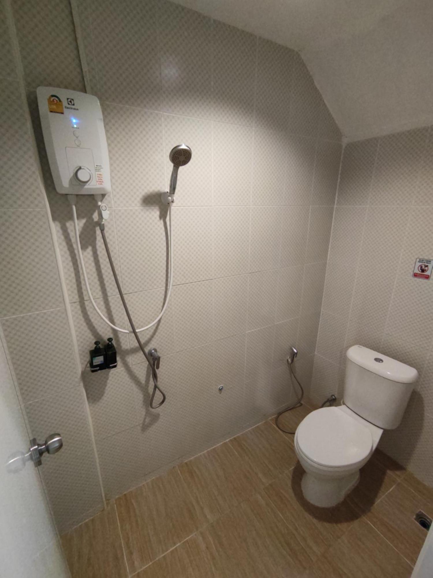 Life Hotel Rong Khun Ban Mai  Exteriör bild