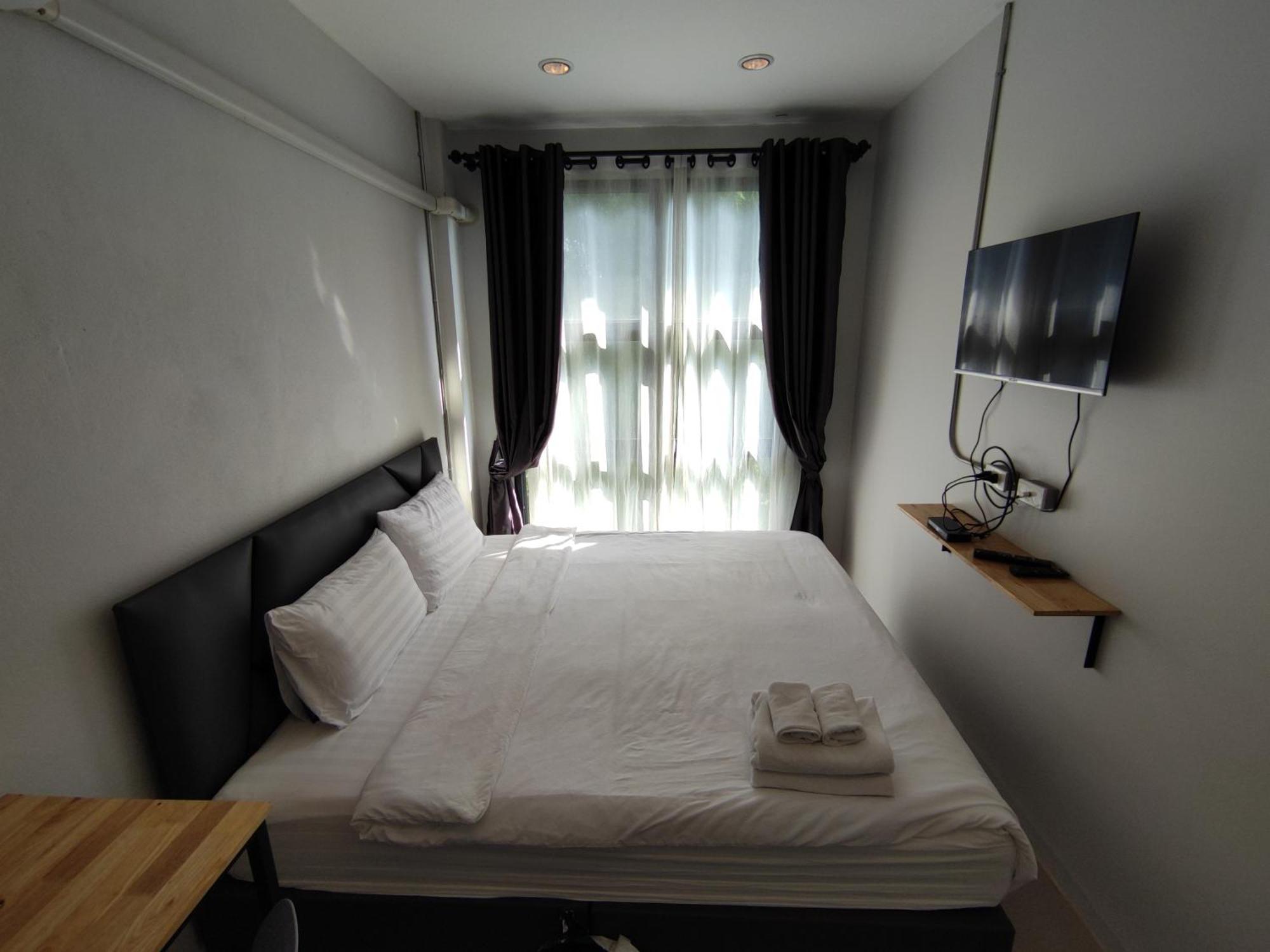 Life Hotel Rong Khun Ban Mai  Exteriör bild