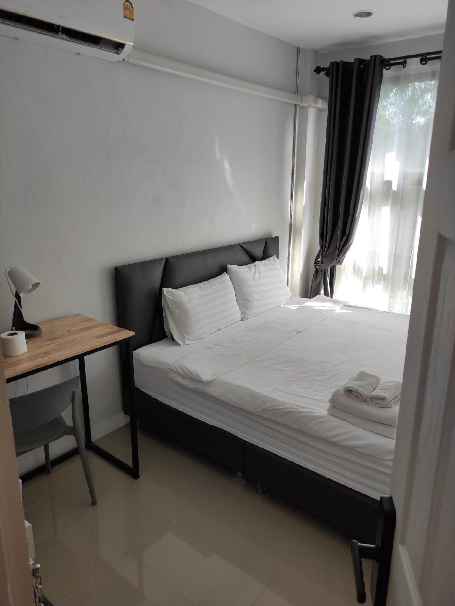 Life Hotel Rong Khun Ban Mai  Exteriör bild