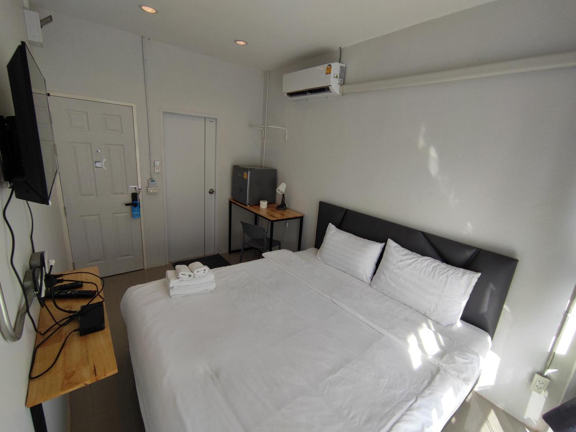 Life Hotel Rong Khun Ban Mai  Exteriör bild